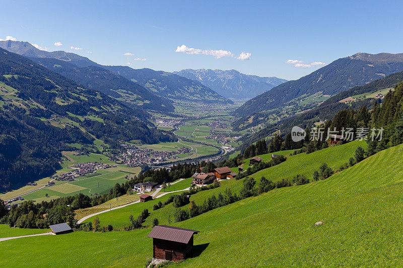 Zillertal的缆车视角，从Zell am Ziller到Fugen